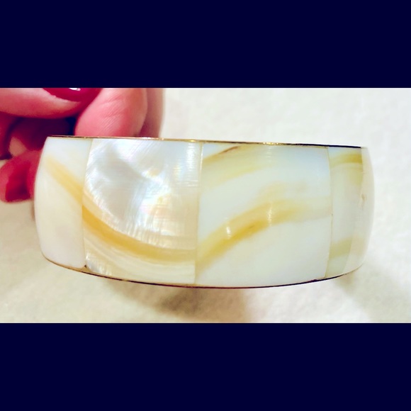 Gold bangle - Picture 2 of 3